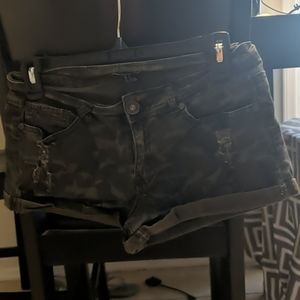 Forever 21 camo shorts